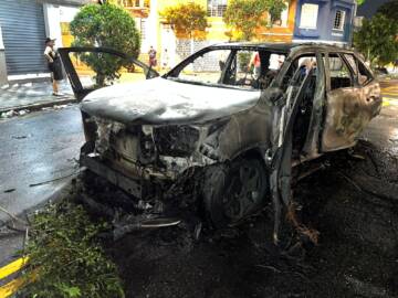 Torcedores do Santos ateiam fogo em carro de Mendoza; ônibus também são atacados