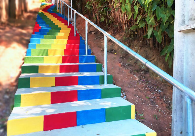 Prefeitura revitaliza escadarias do bairro Niterói, que se tornam novo ponto “instagramável” - PIÚMA