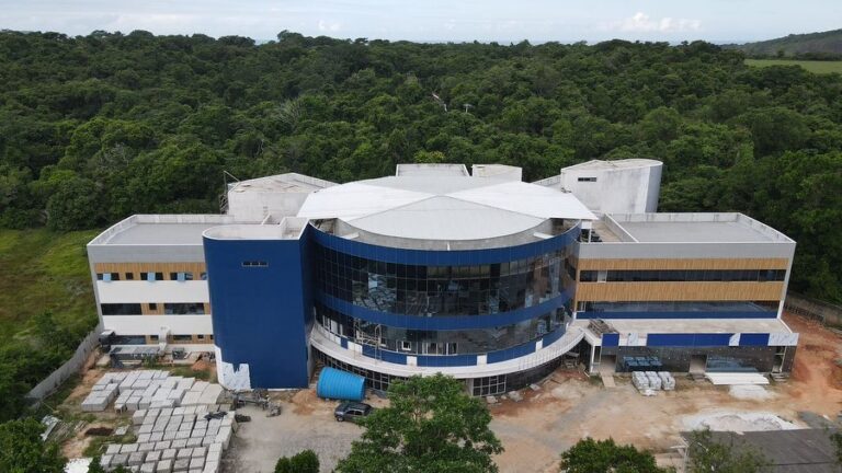 Prefeito afirma que hospital de Guarapari será inaugurado depois do Carnaval