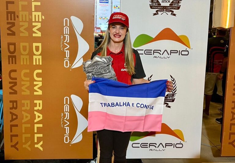 Governo ES: Késsia Tristão conquista prata em campeonato de moto