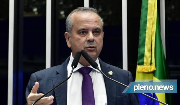 Marinha alfineta o PT: “Está com medo do ato de Bolsonaro”