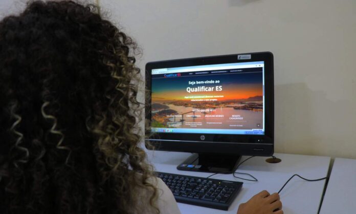 Qualificar ES abre 45 vagas para cursos de Informática gratuitos em Guarapari
