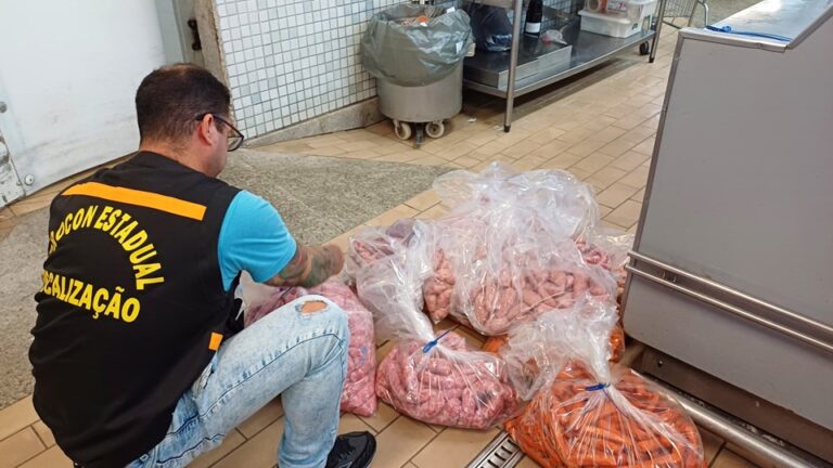 Governo ES – Procon-ES apreende 360 quilos de produtos impróprios em supermercados da Grande Vitória.