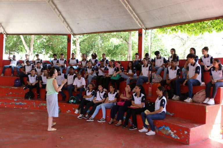 Estudantes participam de palestra sobre o Rio Itapemirim 