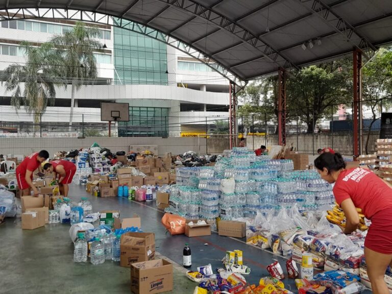 Governo ES distribui doações para vítimas das chuvas no sul pelo ES Solidário.