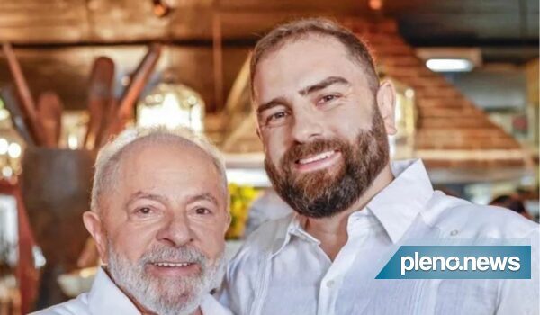 Filho de Lula que teria agredido ex-mulher, fez post homofóbico