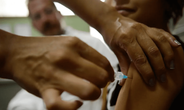 Governo do ES adota dose única da vacina HPV para crianças e adolescentes de 9 a 14 anos.