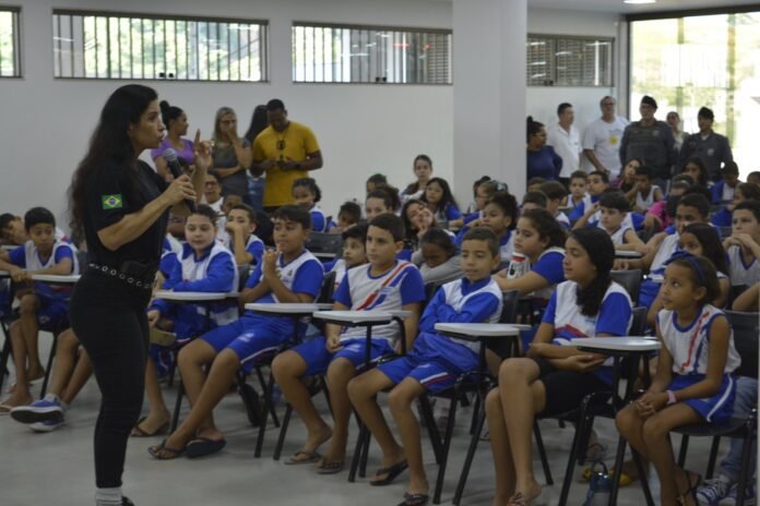 Alunos da EMEIEF Vilmo Ornelas participaram da Ação de encerramento da Campanha Faça Bonito.