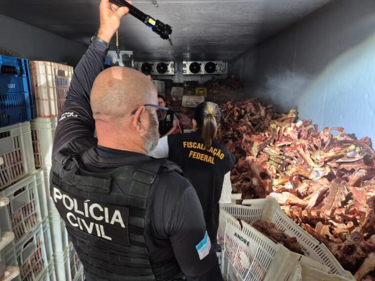 Operação apreende 17 toneladas de restos animais armazenados de forma irregular em Guarapari