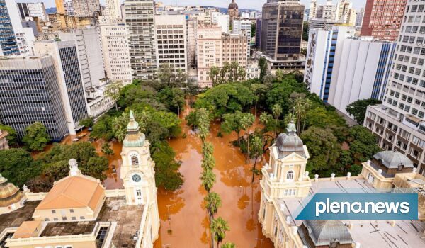 Porto Alegre retoma resgate de vítimas das chuvas