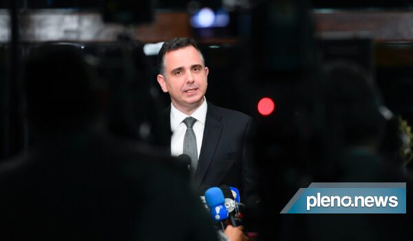 Rodrigo Pacheco anuncia data para deixar a carreira política