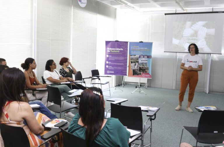 Servidores municipais participam de treinamento sobre turismo