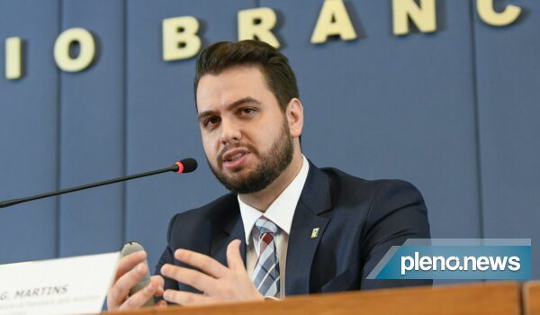 Filipe Martins após nova negativa de Moraes: “Sou preso político”
