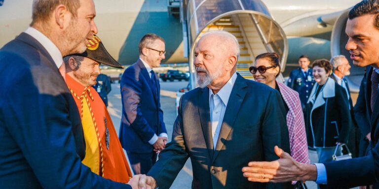 Não há democracia com fome, diz Lula na OIT