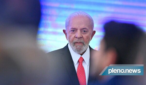 Lula volta a declarar que Dilma sofreu “golpe” e expõe STF
