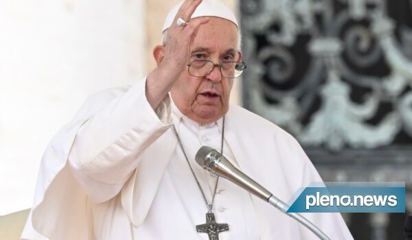 Papa diz que “fofocar é coisa de mulher” e volta a causar polêmica