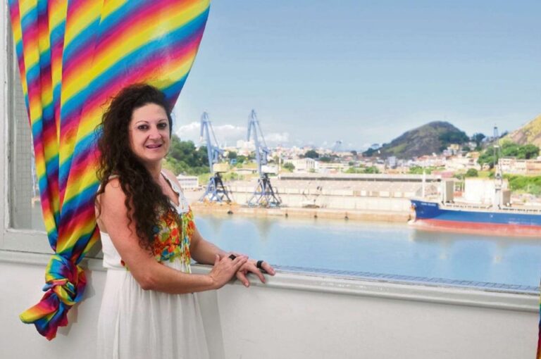 Governo ES homenageia Déborah Sabará, ativista LGBTQIAPN+ na 5ª edição do ‘Mulheres que Inspiram’