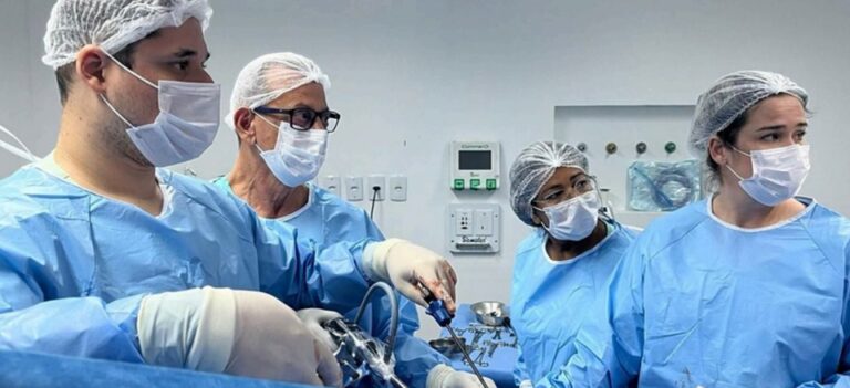 Hospital Regional Roberto Silvares, no ES, realiza primeira cirurgia por vídeo em parceria com o governo estadual.
