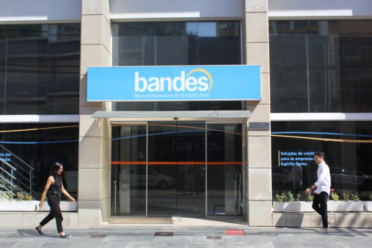 Governo ES busca ampliar atuação do Bandes com seleção de correspondentes bancários no interior do estado.