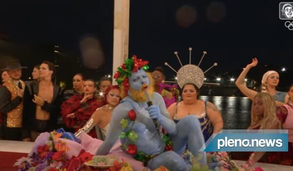 Saiba quem é o homem azul da abertura polêmica de Paris 2024