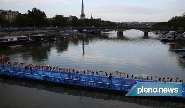 Triatleta sobre rio Sena: Senti e vi coisas nas quais não deveríamos pensar