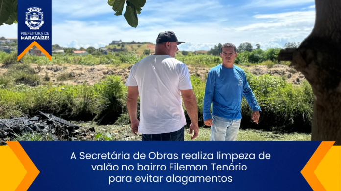 A Secretária de Obras realiza limpeza devalão no bairro Filemon Tenório para evitar alagamentos