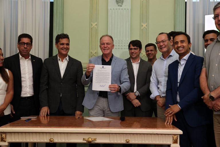 Governador assina Lei para redução da alíquota do café conilon