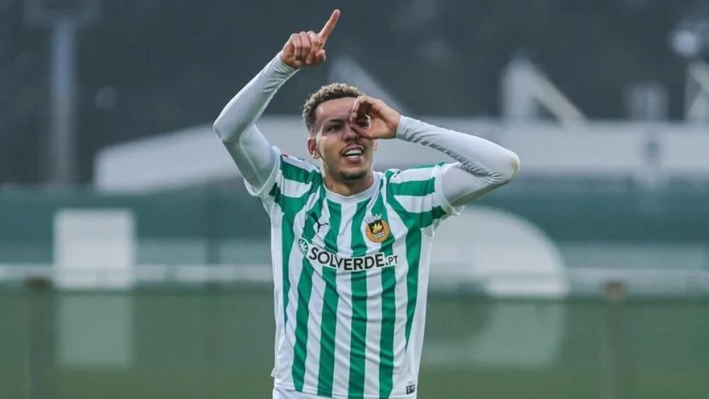 Clayton comemora gol pelo Rio Ave
