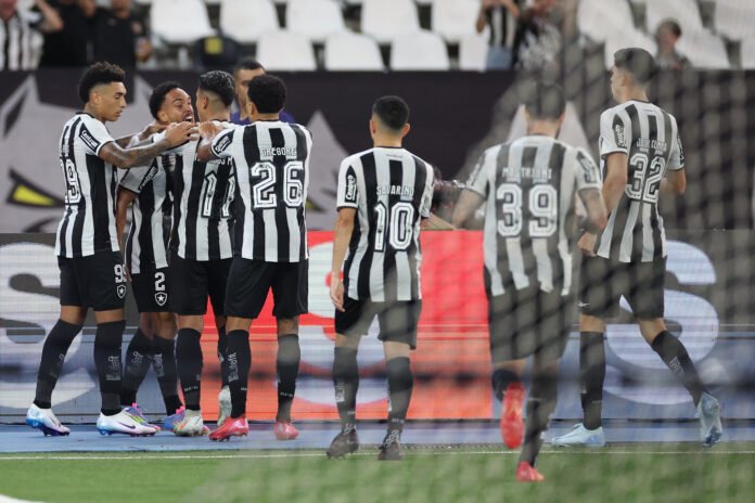 Botafogo bate o Fluminense e volta a vencer no Brasileiro após três rodadas