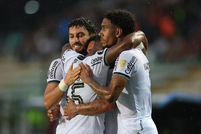 Com gol no fim, Botafogo vence Carabobo e respira na Libertadores