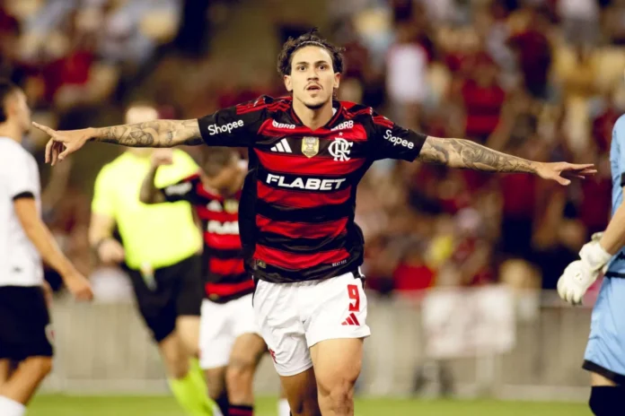 Autor de um dos gols do Flamengo, Pedro celebra poder voltar a jogar 90 minutos: "Mais um passo dado"