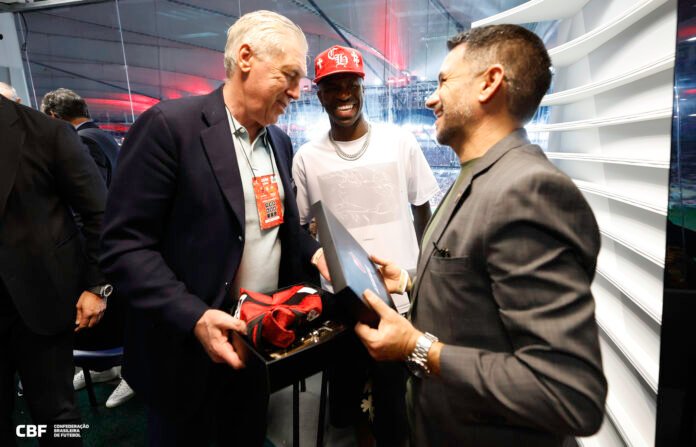 Veja galeria de fotos de Carlo Ancelotti em jogo do Flamengo no Maracanã